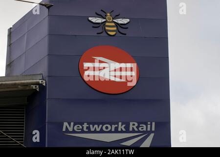 Billboard Network Rail à Manchester en Angleterre 2019 Banque D'Images