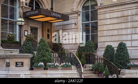 LONDRES, Royaume-Uni - 29 DÉCEMBRE 2018 : entrée au Roux au restaurant Landau de l'hôtel Langham place à Marylebone Banque D'Images