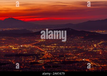 Coucher du soleil au cours de l'hiver à Athènes, Grèce, Europe. Banque D'Images