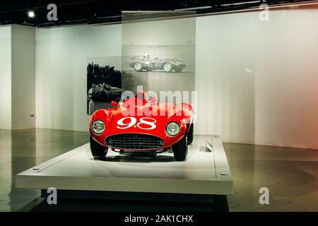 Los Angeles, CA - Juillet 2019 1961 Rouge Ferrari 250 GT SWB Spyder affiché à la Petersen Automotive Museum. Banque D'Images