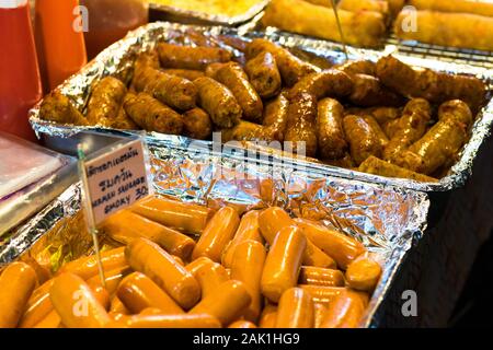 Saucisses thaï dans le marché de la ville de Chiang Mai Banque D'Images