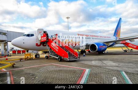 Londres, Royaume-Uni. 6 janvier, 2020. Forfait Vacances Jet2 de l'entreprise Boeing 737 en prévision du décollage à l'aéroport de Stansted. Credit : Keith Mayhew SOPA/Images/ZUMA/Alamy Fil Live News Banque D'Images