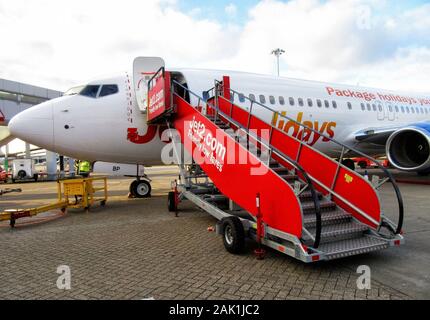 Londres, Royaume-Uni. 6 janvier, 2020. Forfait Vacances Jet2 de l'entreprise Boeing 737 en prévision du décollage à l'aéroport de Stansted. Credit : Keith Mayhew SOPA/Images/ZUMA/Alamy Fil Live News Banque D'Images