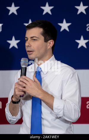 Pete Buttigieg parle à Southern New Hampshire University à Manchester, New Hampshire, USA. Banque D'Images