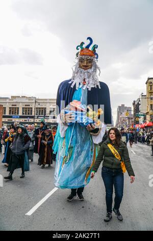 New York City, United States. 08Th Jan, 2020. Trois 43e assemblée annuelle de la fête du Roi parade organisée par el Museo del Barrio dans la ville de New York. (Photo de Steve Sanchez/Pacific Press) Credit : Pacific Press Agency/Alamy Live News Banque D'Images