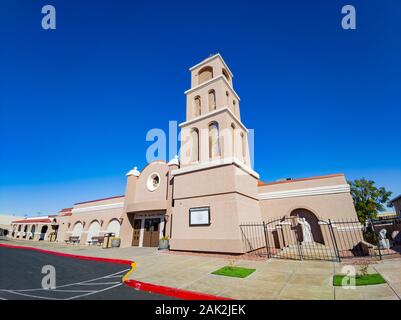 Matin sunny view de la St Pierre Apôtre à Henderson, Nevada Banque D'Images