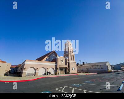 Henderon, DEC 31 : Matin sunny view de la St Pierre Apôtre le Déc 31, 2019 à Henderson, Nevada Banque D'Images