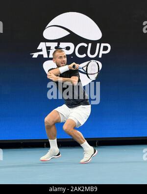 Sydney, Australie. 7 janvier 2020 ; Centre de tennis du Parc olympique de Sydney, Sydney, New South Wales, Australie, Sydney, Australie Coupe ATP, jour 5 ; Grande-Bretagne contre Moldova ; Daniel Evans de Grande-bretagne contre Radu Albot de Moldova ; Daniel Evans de Grande-bretagne regarde son coup droit à Radu Albot de Moldova - usage éditorial : Action Crédit Plus Sport Images/Alamy Live News Banque D'Images