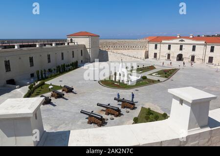 Sébastopol, en Crimée, la Russie - 25 juillet 2019 - Cour de la fontaine batterie dans la ville de Sébastopol, héros de Crimée Banque D'Images