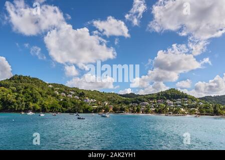 Les Trois-Ilets, Martinique - Le 13 décembre 2018 : La vue de l'Anse-a-l'Ane Bay sur la côte de la Les Trois-Ilets, Martinique. Appartement de vacances Banque D'Images