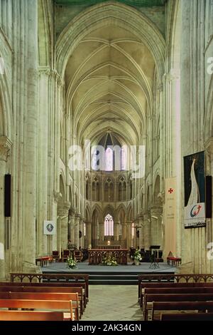 Vue du chœur dans la cathédrale Saint Pierre de Lisieux dans le département Calvados, France. (Photo non datée) | conditions dans le monde entier Banque D'Images