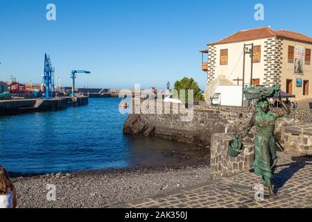 Fisher statue femme, Puerto de la Cruz, Tenerife, Canaries, Espagne Banque D'Images