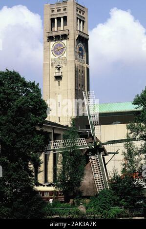 Un moulin est situé dans le jardin du Musée Allemand de Munich dans l'Etat libre de Bavière en Allemagne. Le Musée Allemand est l'un des plus grands te Banque D'Images