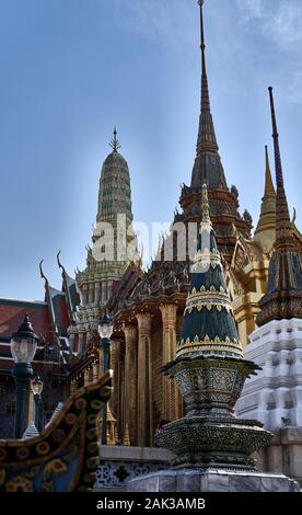 Temples et pagodes dans le Grand Palais de Bangkok, Thaïlande Banque D'Images