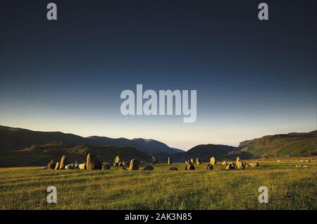 Le cercle de pierres de Castlerigg Stone Circle est situé près de Keswick en Angleterre. Il se compose de 38 pierres et est plus petit que le cercle de pierres de Stonehenge plus populaires Banque D'Images