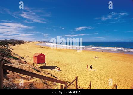 Large, plages sans fin sont la marque de la côte sud-est de l'Afrique, la plage Kelly dans Port Alfred vous pouvez voir ici. (Photo non datée) | usag Banque D'Images