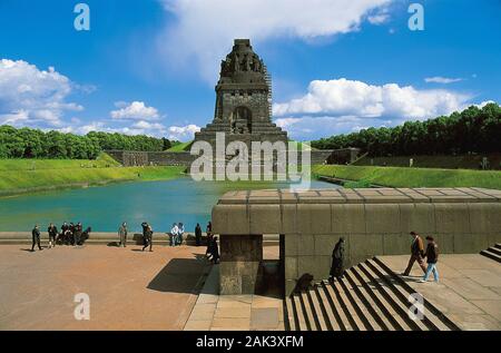 Le gigantesque "Bataille des nations" monument à Leipzig, en Allemagne, est un célèbre but pour les touristes. Il a été construit pour la mémoire de la victoire de l'Aus Banque D'Images