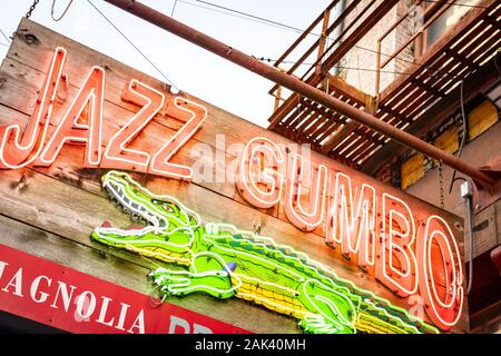 Détail de l'enseigne au néon pour Gumbo Jazz un magasin de vêtements dans le nord-ouest de La Nouvelle-Orléans Banque D'Images