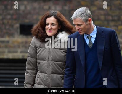 Downing Street, London, UK. 7 janvier 2020. Zac Goldsmith, Ministre d'État, à Downing Street pour la réunion hebdomadaire du cabinet, arrivant avec Theresa Villiers, Secrétaire d'État à l'environnement de l'Alimentation et des Affaires rurales. Credit : Malcolm Park/Alamy Live News. Banque D'Images