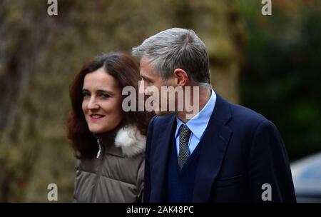 Downing Street, London, UK. 7 janvier 2020. Zac Goldsmith, Ministre d'État, à Downing Street pour la réunion hebdomadaire du cabinet, arrivant avec Theresa Villiers, Secrétaire d'État à l'environnement de l'Alimentation et des Affaires rurales. Credit : Malcolm Park/Alamy Live News. Banque D'Images