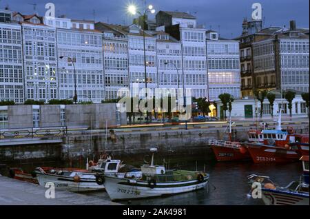 Le nord de l'Espagne : La Coruna - Avenida de la marina dans le monde d'utilisation | Banque D'Images