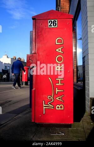 Street art peint sur la zone de services publics Bath Road, Cheltenham, Gloucestershire, Royaume-Uni. - 4 janvier 2020 Photo par Andrew Higgins/mille mot Media Banque D'Images