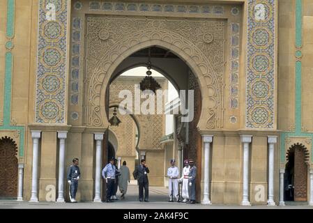 Maroc : Rabat - Entrée du palais royal Dar el-Makhzen | conditions dans le monde entier Banque D'Images