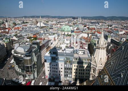 Blick vom Stephansdom auf die Stadt, Wien, Österreich | conditions dans le monde entier Banque D'Images