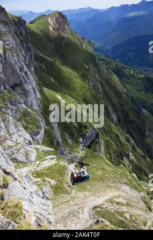 Blick von der Bergstation El Cable auf die Picos de Europa, Spanien Norden | conditions dans le monde entier Banque D'Images