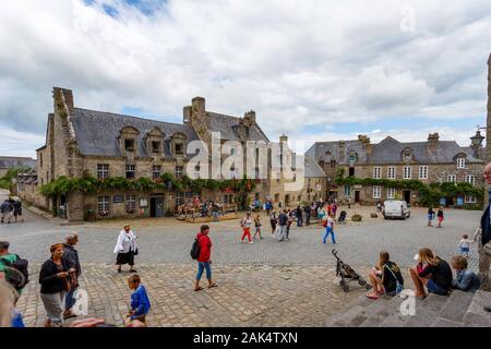 Locronan est un village de Bretagne, dans le nord-ouest de la France, avec une population et est membre de l'Les Plus Beaux Villages de France . Banque D'Images