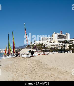Fuerteventura, katamarane am Strand von Morro Jable auf der Halbinsel Jandía, Gran Canaria | utilisée dans le monde entier Banque D'Images