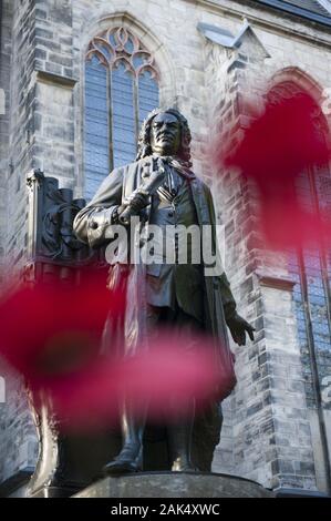 Neues Bach-Denkmal auf dem Thomaskirchhof vor der Thomaskirche, Leipzig | utilisée dans le monde entier Banque D'Images