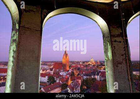 Blick vom Turm der Kreuzkirche auf die Altstadt, am Abend, Hanovre | conditions dans le monde entier Banque D'Images