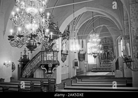 Innenraum der Kirche Heilige Dreifaltigkeit, Arboga, Schweden, 1969. Intérieur de l'église Holy Trinity, Arboga, Suède, 1969. Banque D'Images