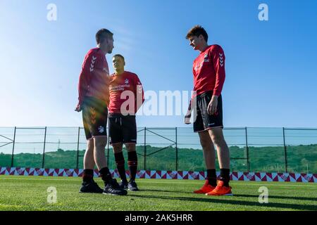 Estepona, Espagne. 07Th Jan, 2020. ESTEPONA, 07-01-2020, le football, l'Eredivisie néerlandaise, de la saison 2019-2020, les joueurs arrivent sur le terrain, pendant le match FSV Mainz 05 vs FC Emmen : Crédit Photos Pro/Alamy Live News Banque D'Images