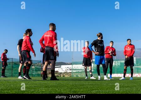 Estepona, Espagne. 07Th Jan, 2020. ESTEPONA, 07-01-2020, le football, l'Eredivisie néerlandaise, de la saison 2019-2020, les joueurs arrivent sur le terrain, pendant le match FSV Mainz 05 vs FC Emmen : Crédit Photos Pro/Alamy Live News Banque D'Images