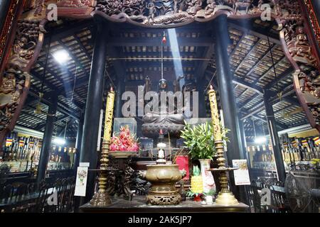 Autel de la Pagode de Giac Lam à Ho Chi Minh City, Vietnam. Dans le monde d'utilisation | Banque D'Images