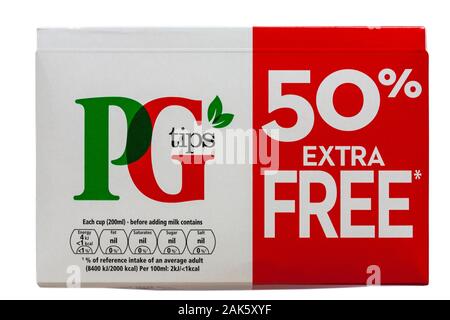 Regarder sur fort de PG Tips sachets avec 50 % extra gratuitement isolé sur fond blanc Banque D'Images