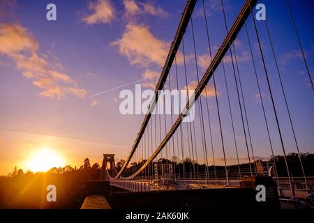 Coucher de soleil sur le pont suspendu de Clifton, Bristol, Royaume-Uni Banque D'Images