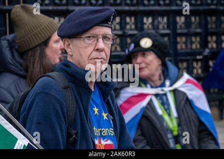 7 janv. 2020 London UK pro et anti brexit manifestants devant les Chambres du Parlement Ian Crédit DavidsonAlamy Live News Banque D'Images