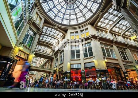 Leipzig : Restaurants und in der Geschaefte Maedlerpassage, Sachsen | conditions dans le monde entier Banque D'Images