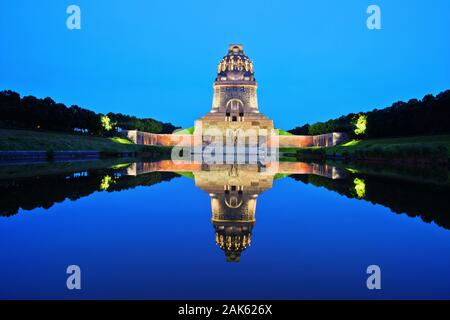 Leipzig : Voelkerschlachtdenkmal am See der Traenen, Sachsen | conditions dans le monde entier Banque D'Images