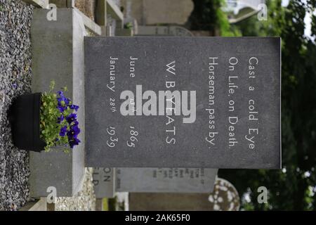 Grafschaft : Sligo Drumcliff, prenez des Dichters William Butler Yeats auf dem Friedhof der St Columba's Church, Irlande | conditions dans le monde entier Banque D'Images
