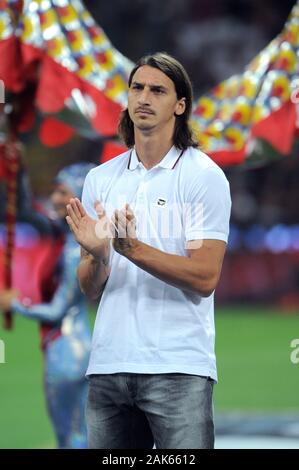 Milan Italie, 21 août 2011, Stade 'G.MEAZZA SAN SIRO', Trofeo Berlusconi 2011/2012, AC Milan - FC Juventus: Zlatan Ibrahimovic pendant la cérémonie de remise des prix Banque D'Images