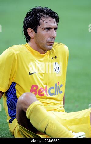 Milan, Italie, le 21 août 2011, 'G.Meazza San Siro Stadium ', Trofeo Berlusconi 2011/2012, l'AC Milan - FC Juventus : Gianluigi Buffon avant la cérémonie de remise des prix Banque D'Images