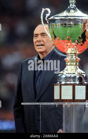 Milan, Italie, le 21 août 2011, 'G.Meazza San Siro Stadium ', Trofeo Berlusconi 2011/2012, l'AC Milan - FC Juventus : Silvio Berlusconi lors de la cérémonie de remise des prix Banque D'Images