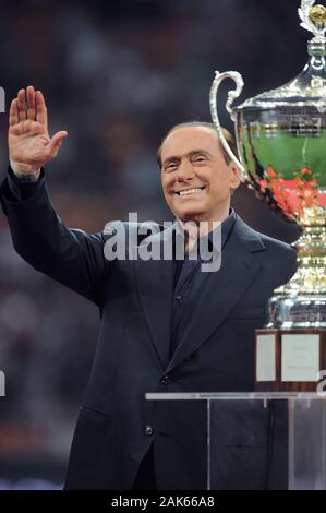 Milan, Italie, le 21 août 2011, 'G.Meazza San Siro Stadium ', Trofeo Berlusconi 2011/2012, l'AC Milan - FC Juventus : Silvio Berlusconi lors de la cérémonie de remise des prix Banque D'Images