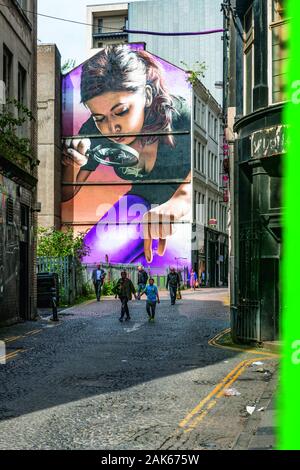 Glasgow : 'Graffiti Liebling, ich habe die Kinder geschrumpft' (Chérie, j'ai rétréci les gosses), von Graffitikuenstler Wandbild connard dans der Mitchell Street, Banque D'Images