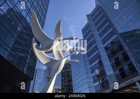 Regina, Saskatchewan : ouest de l 'esprit', Kanada-Gaense-Statue vor dem Connexus Gebaeude, Kanada Westen | conditions dans le monde entier Banque D'Images