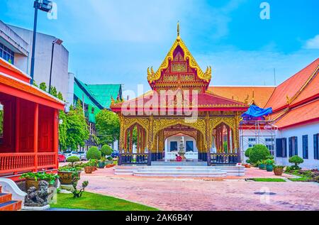 BANGKOK, THAÏLANDE - 15 avril 2019 : la pittoresque Pavillon avec Samranmukkhamat gilden décorations sculptées en Musée National de Bangkok, le 15 avril à Bang Banque D'Images